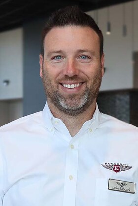 Staff member Luke from ID_06ef60