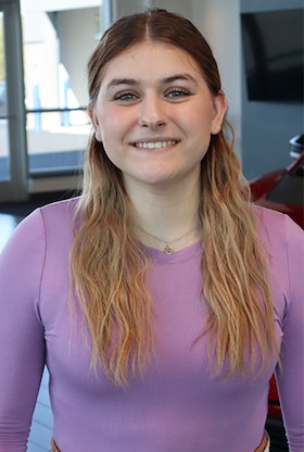 Staff member Taylor from ID_39b596