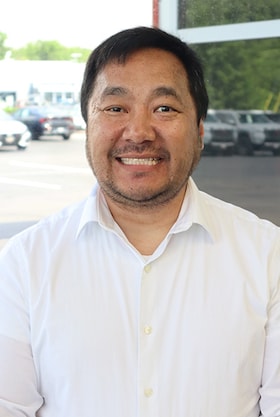 Staff member Fong from ID_06ef60