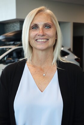 Staff member Racquel from 066899d0b289