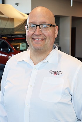 Staff member Ken from ID_09f1c9