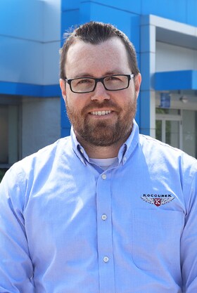 Staff member TOM from 61f383bf0445