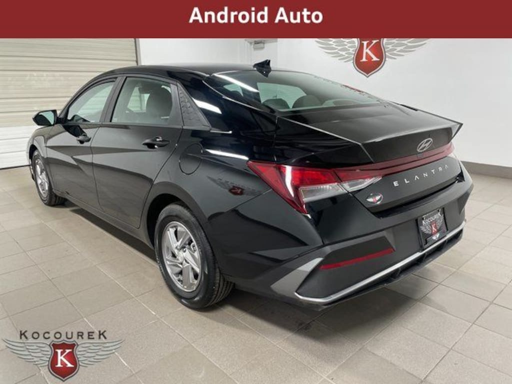 Used 2025 Hyundai Elantra SE Sedan