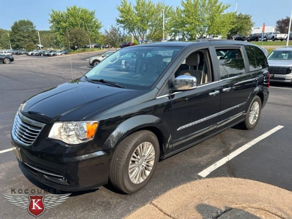 Used 2016 Chrysler Town & Country Touring-L Minivan/Van
