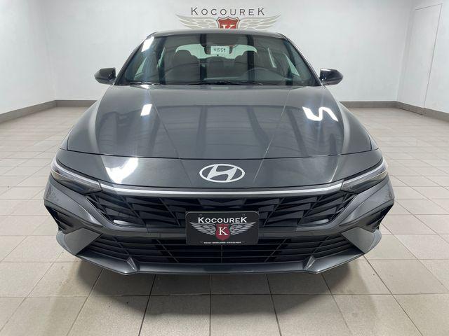 2025 Hyundai Elantra SEL Sport photo 2