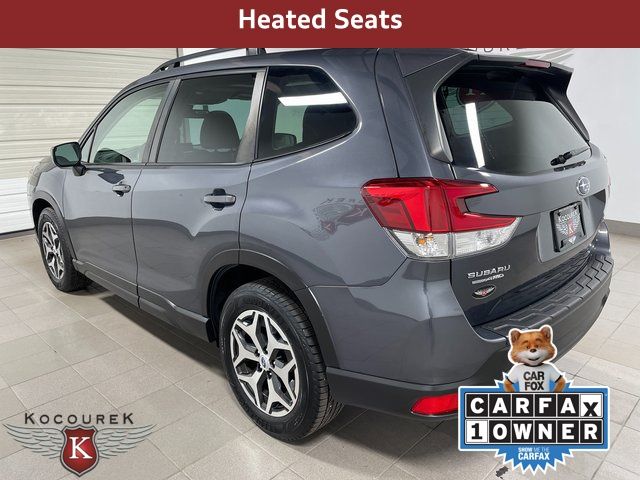 2022 Subaru Forester Premium photo 4