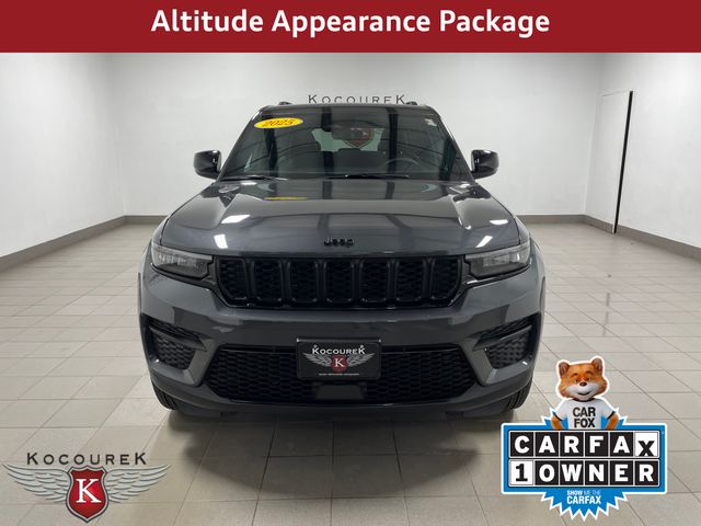 2025 Jeep Grand Cherokee Altitude photo 2
