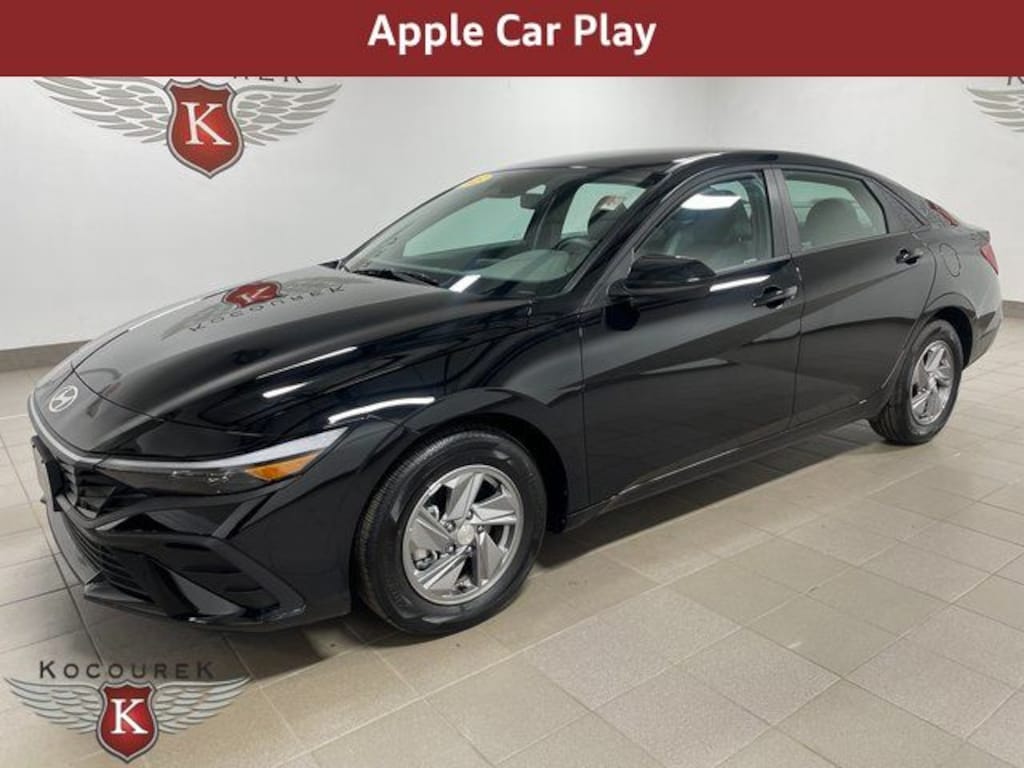 Used 2025 Hyundai Elantra SE Sedan