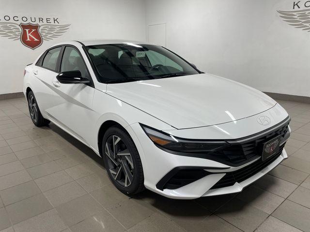 2025 Hyundai Elantra SEL's photo