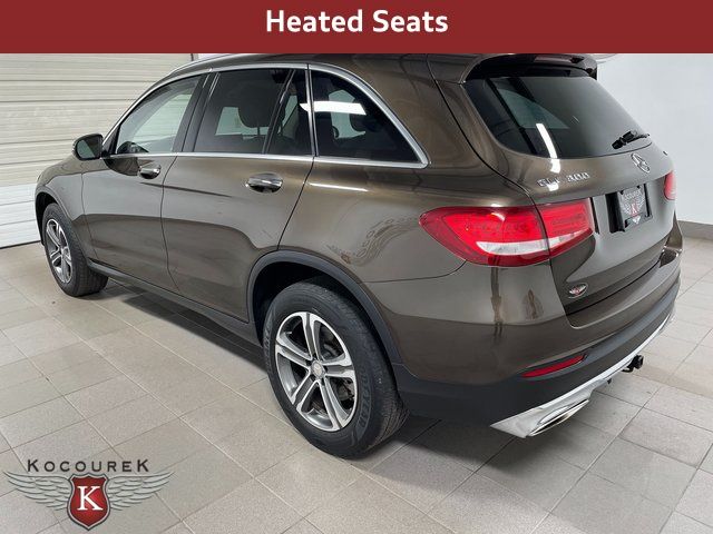 2016 Mercedes Benz GLC 300 4MATIC photo 3