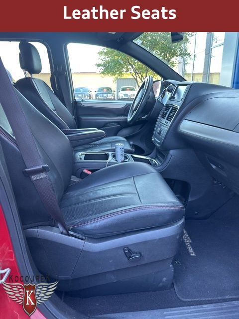 2015 Dodge Grand Caravan R/T photo 3