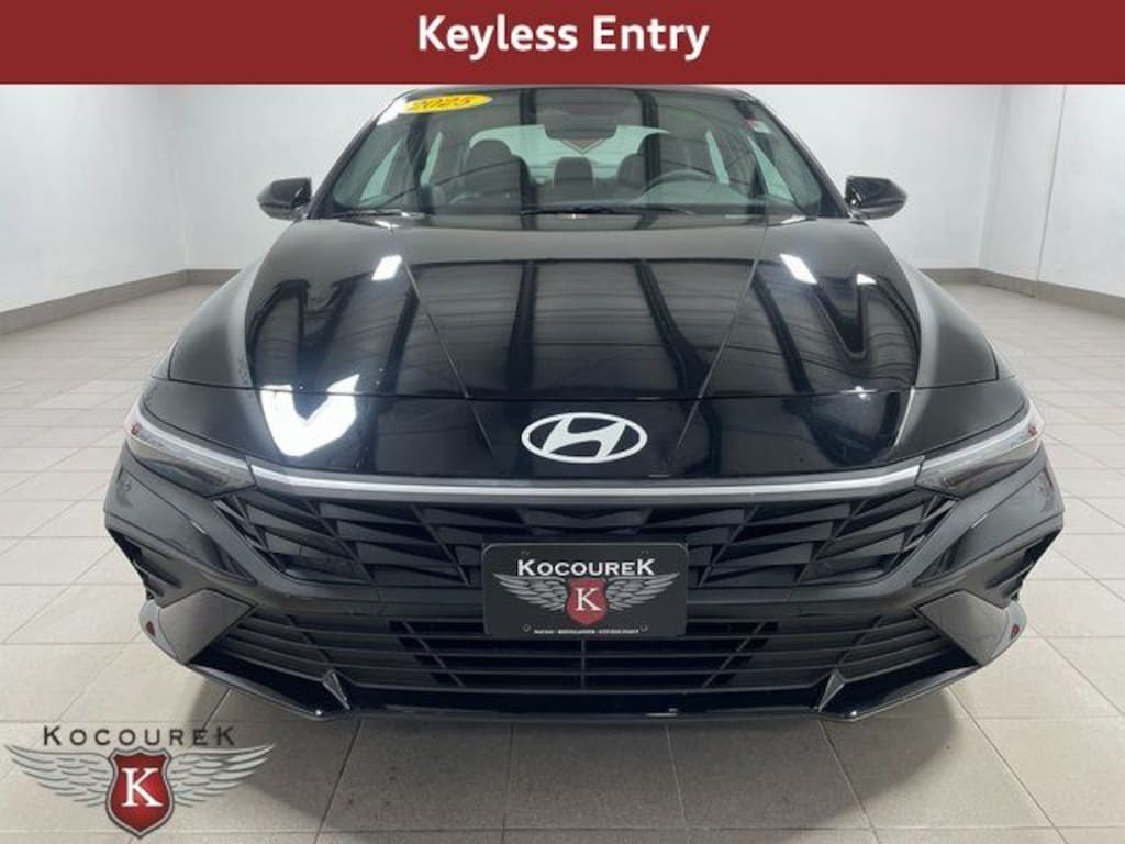 Used 2025 Hyundai Elantra SE Sedan