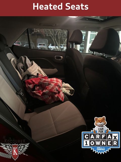 2022 Hyundai Venue SEL Limited photo 2