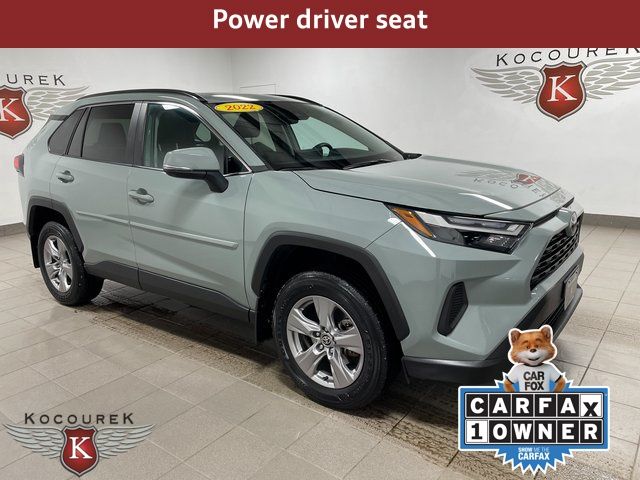 2022 Toyota RAV4 XLE's photo