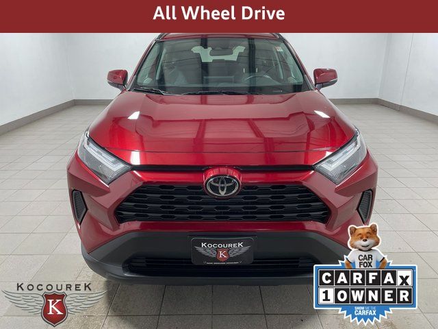 2023 Toyota RAV4 XLE photo 2
