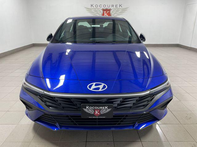 2025 Hyundai Elantra SEL Sport photo 2