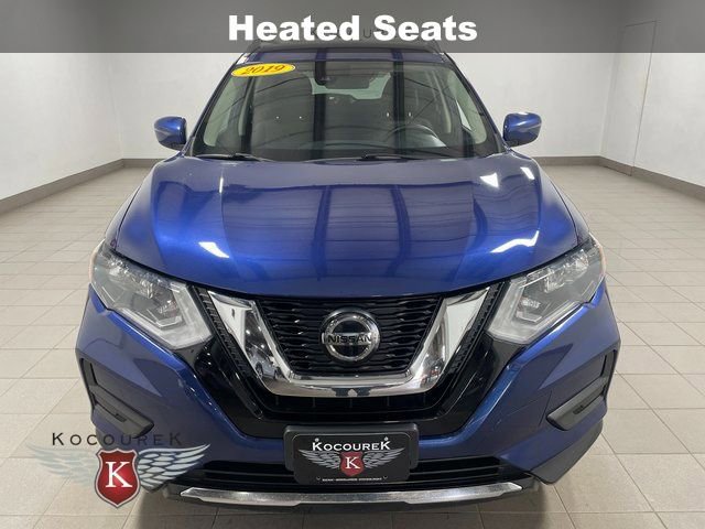 2019 Nissan Rogue SV photo 2