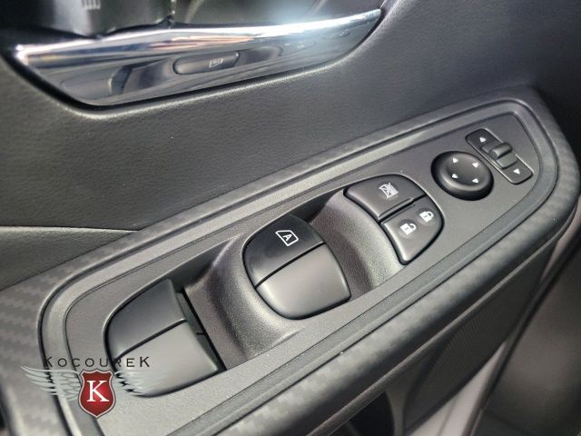 2025 Nissan Versa Sedan SV - Photo 17