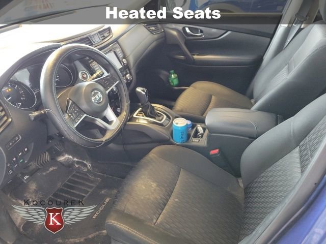 2019 Nissan Rogue SV photo 2