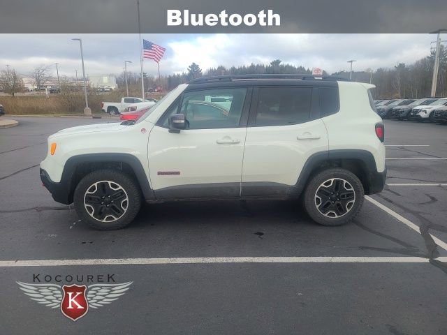 2016 Jeep Renegade Trailhawk photo 3