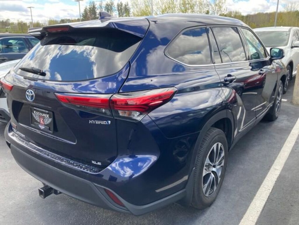 Used 2021 Toyota Highlander Hybrid XLE SUV