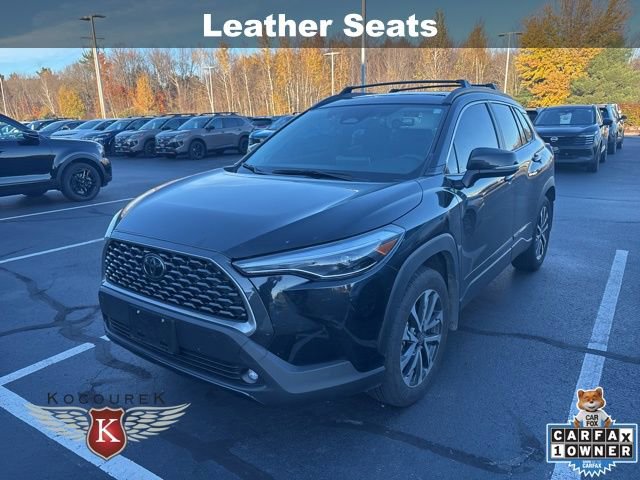 2025 Toyota Corolla Cross XLE photo 3