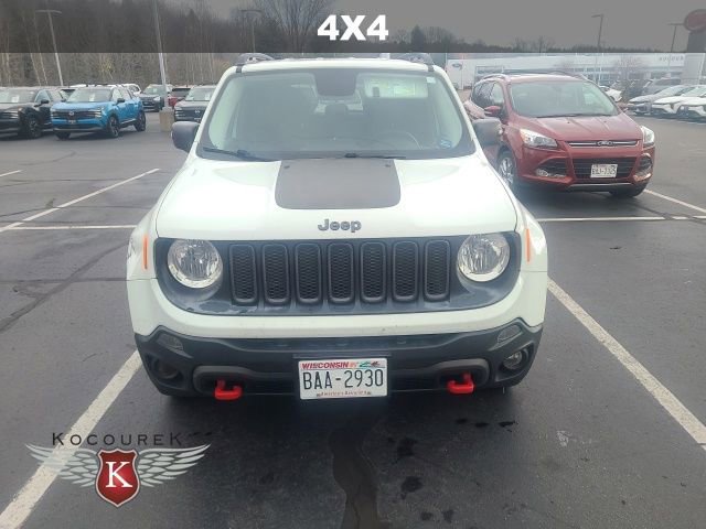 2016 Jeep Renegade Trailhawk photo 2