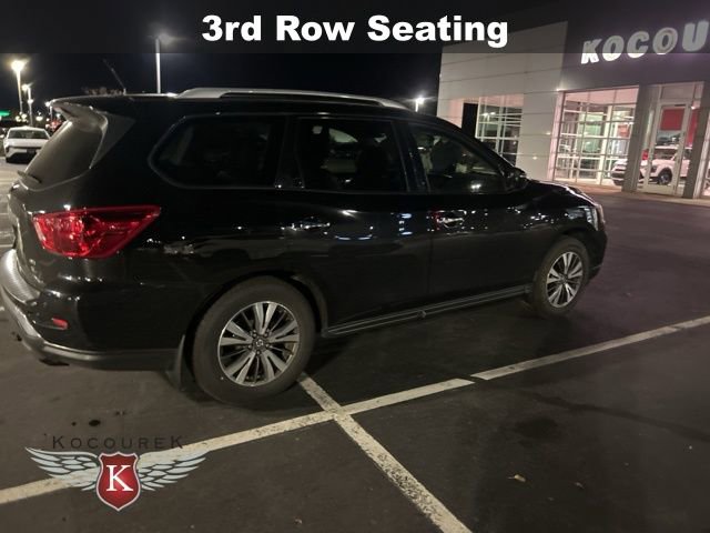 2017 Nissan Pathfinder SL photo 4