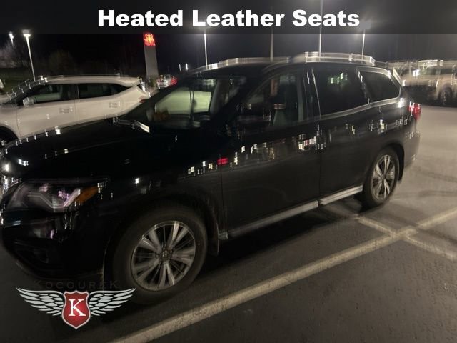 2017 Nissan Pathfinder SL photo 2