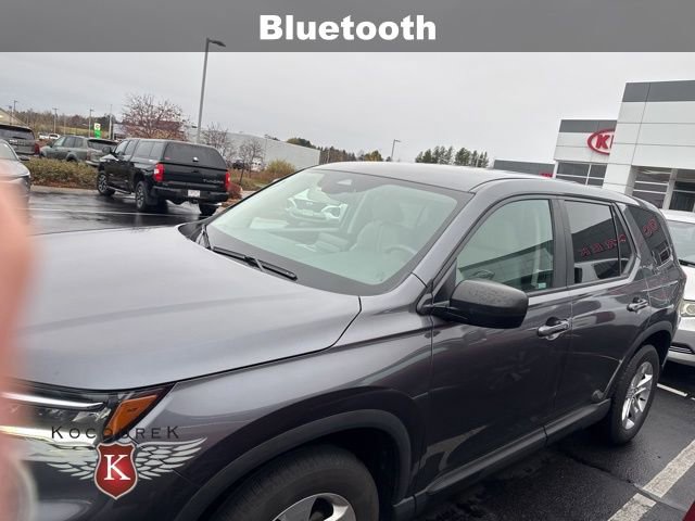 2023 Honda Pilot LX photo 3