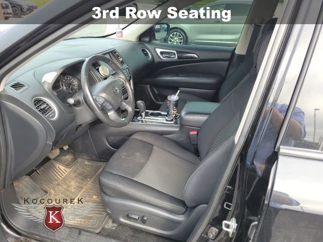 2018 Nissan Pathfinder SV photo 2