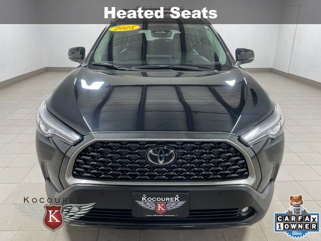 2025 Toyota Corolla Cross XLE photo 2