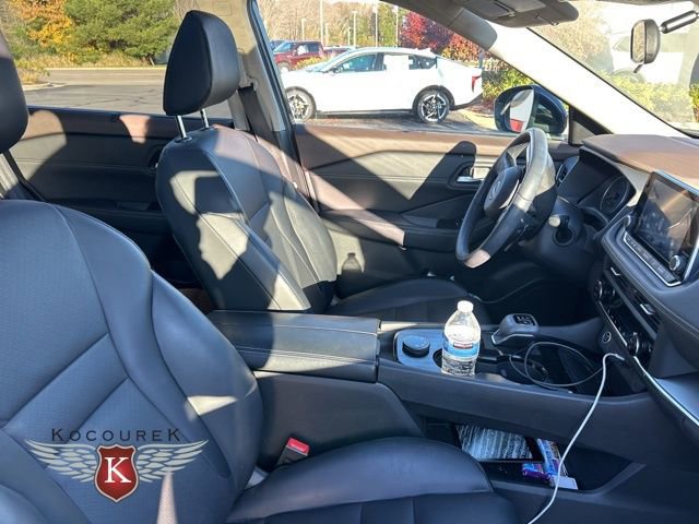 2023 Nissan Rogue SV photo 2