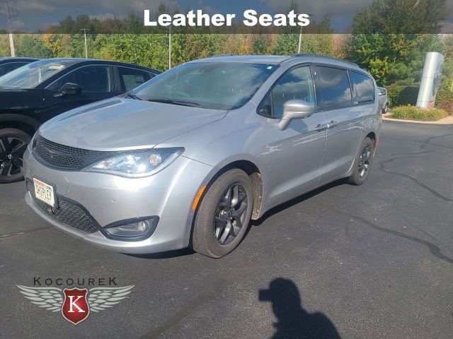 2019 Chrysler Pacifica Touring Plus photo 3