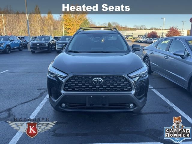 2025 Toyota Corolla Cross XLE photo 2