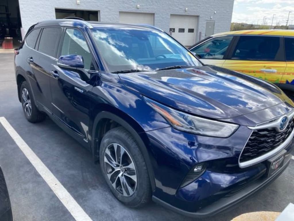 Used 2021 Toyota Highlander Hybrid XLE SUV