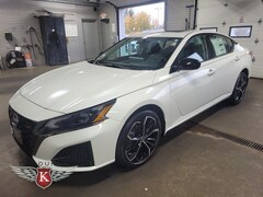 2025 Nissan Altima SR Sedan