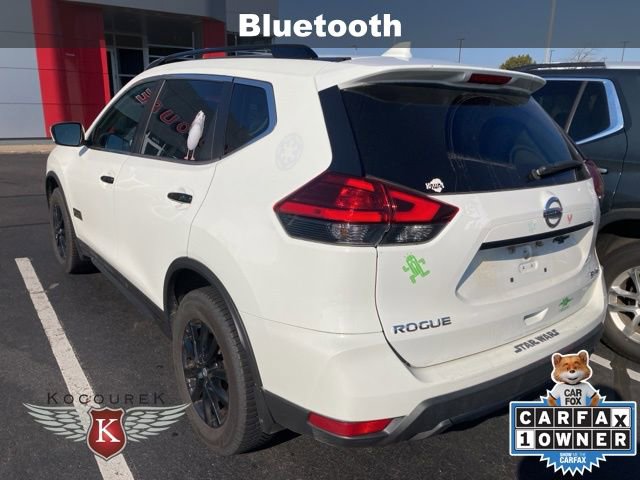 2017 Nissan Rogue SV photo 3