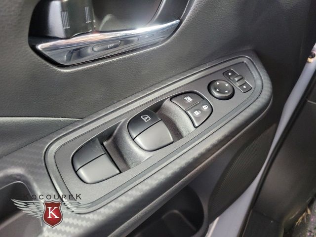 2025 Nissan Versa Sedan SV - Photo 17
