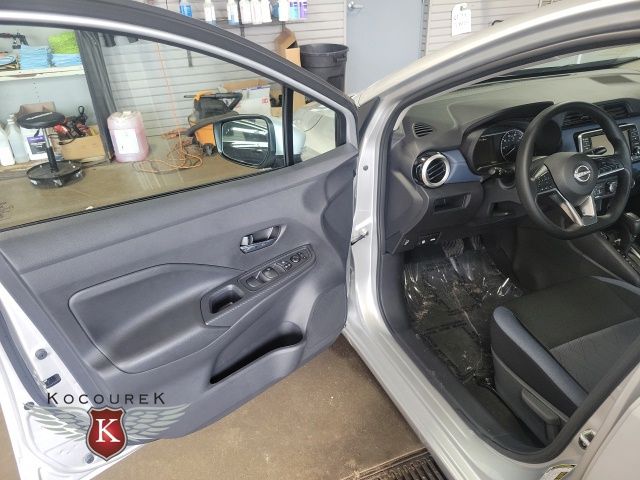 2025 Nissan Versa Sedan SV - Photo 9