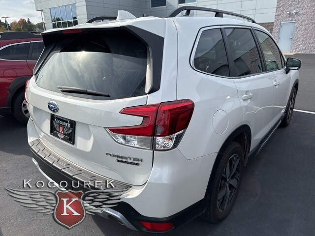 2021 Subaru Forester Touring photo 4
