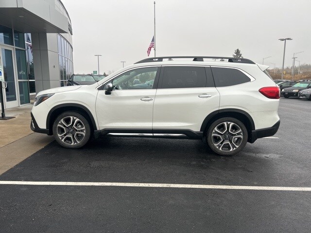 2023 Subaru Ascent Touring photo 4
