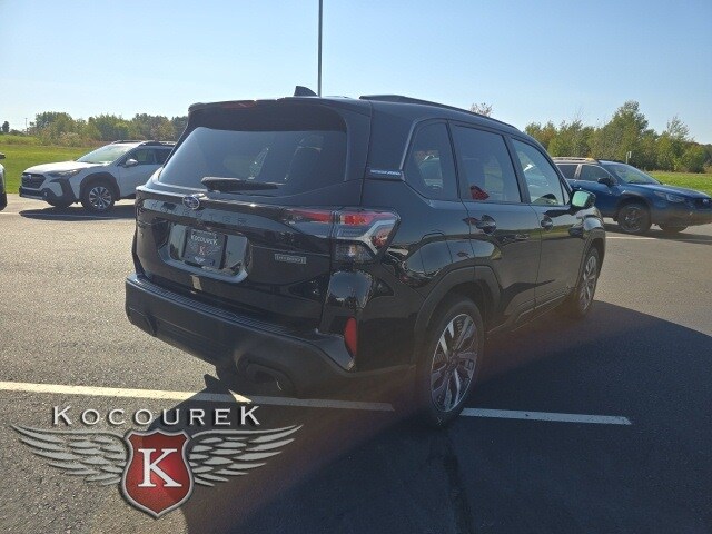 2025 Subaru Forester Touring photo 3