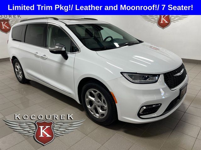 2023 Chrysler Pacifica Limited's photo