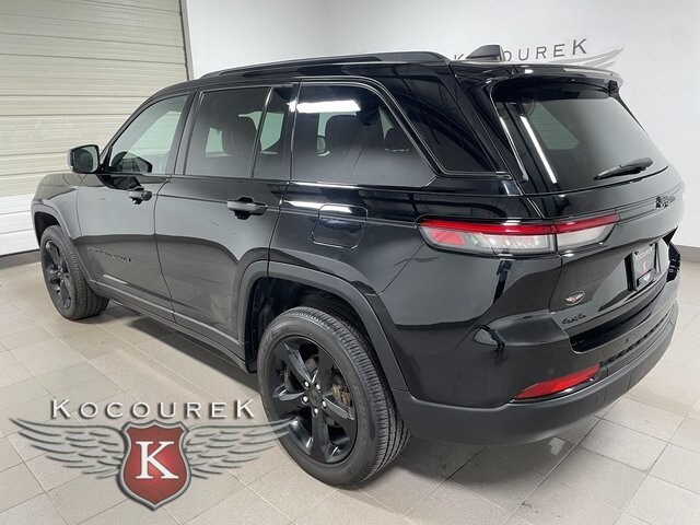 2023 Jeep Grand Cherokee Altitude photo 2