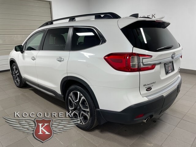 2023 Subaru Ascent Touring photo 4