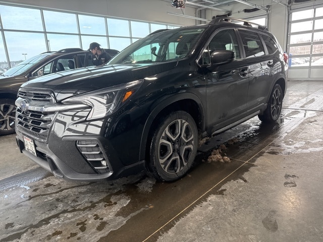 2024 Subaru Ascent Limited's photo