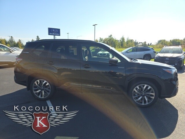 2025 Subaru Forester Touring photo 2
