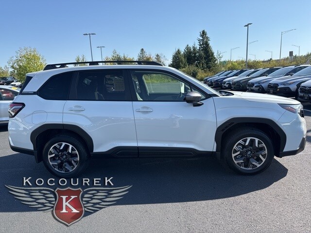 2025 Subaru Forester Premium Base photo 2