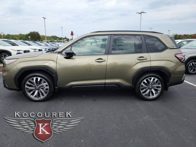 2025 Subaru Forester Touring photo 3